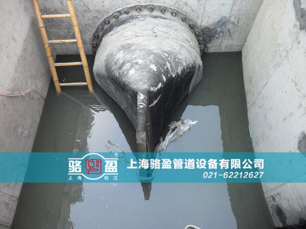 四川省自貢市富順縣法蘭式<a href=http://www.dalian88.cn/ target=_blank class=infotextkey><a href=http://www.dalian88.cn target=_blank class=infotextkey>鴨嘴閥</a></a>安裝現(xiàn)場